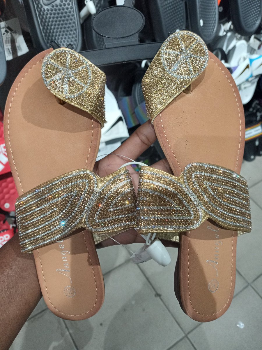 UniquelyUnique_'s tweet photo. 🛍Ladies Sandals 🛍 $170❤️ Available for Pre-order💐 Receive within 2-3 days🌟 Whatsapp/telegram 381-5967🎀 IG @Uniquely_uniquee_ 🎀 #supporttyourowntt 🇹🇹#trinibusiness🛍 #blackownedbusinesstnt 🇹🇹 https://t.co/YiY5uwfqpV