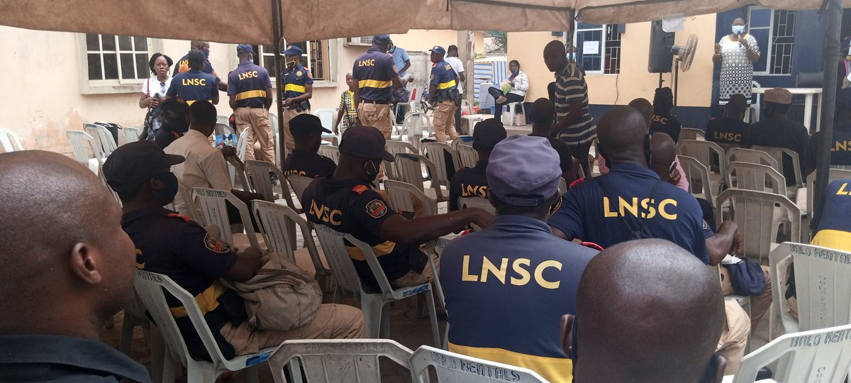 Mamateeonly's tweet photo. Health Education and promotion officer sensitises Mushin Lagos Neighbourhood Safety Corps on covid 19 Vaccination as part of her responsibility to sensitise,educate and mobilise existing structures and community members at large.
#LNSC
#PCHB
#MUSHINLGA
#HEALTHEDUCATION https://t.co/rlWq5hVE10