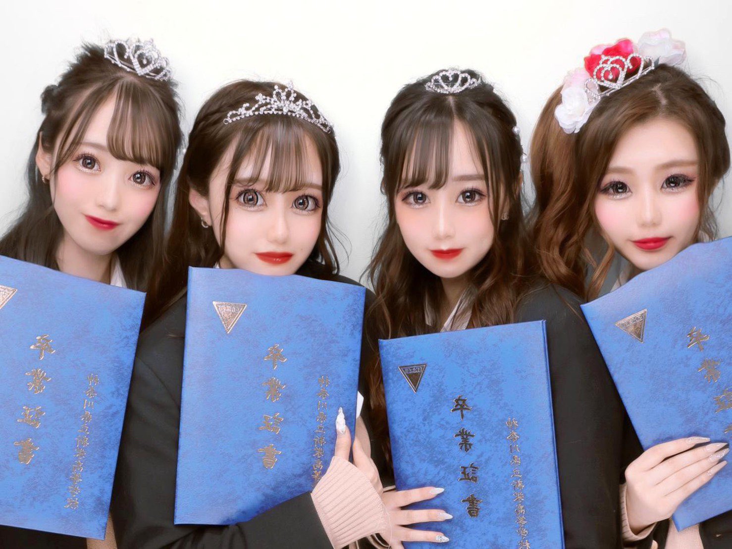 新栄女子高生卒業写真  / X
