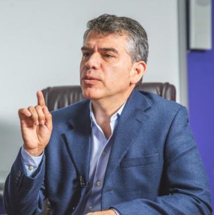 Si mañana fuesen las elecciones presidenciales. ¿Por quién votaría?

López Aliaga             Julio Guzmán

  Me gusta.                          RT