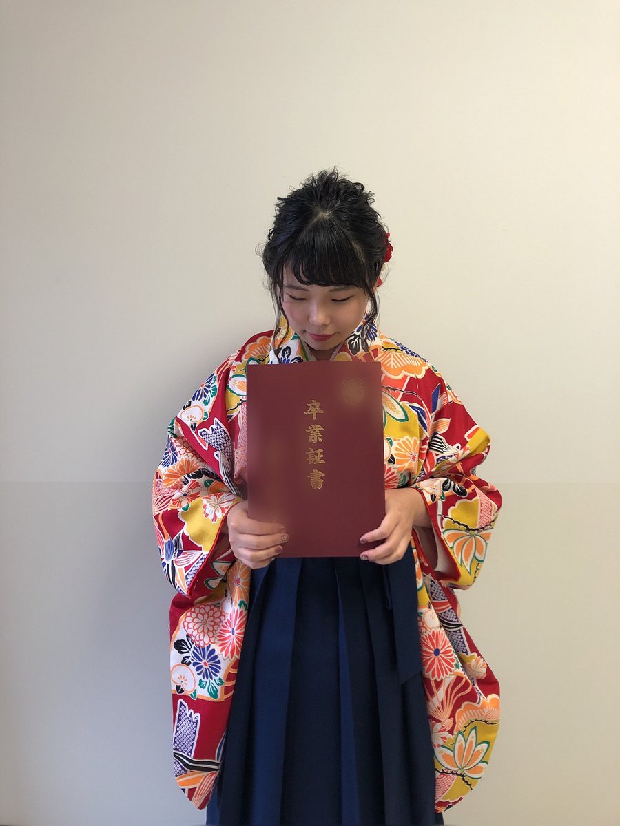 9_svp's tweet photo. 専門学校卒業したﾖ🏫🎓 
これからは小学生の頃からの夢を叶えて遂に社会人🌟 https://t.co/JoM7dybmO8