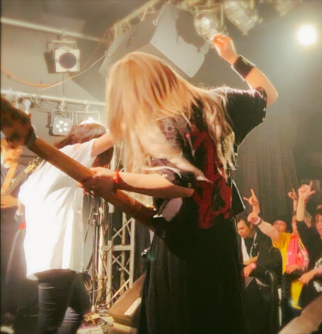 tsutomu_bass's tweet photo. 3月4日
みょんみょんの日です！

ベーシスト
miyou(みょん)
@miyou_basugi 

#miyou
#みょん
#ベース女子
#フリーベーシスト 
#派手髪
#17LIVE
#イチナナ
#sugi
#xotic
#ZOOM
#NEGE
#みょんみょんの日
#みょんさんの人 https://t.co/MnIUxOVbba
