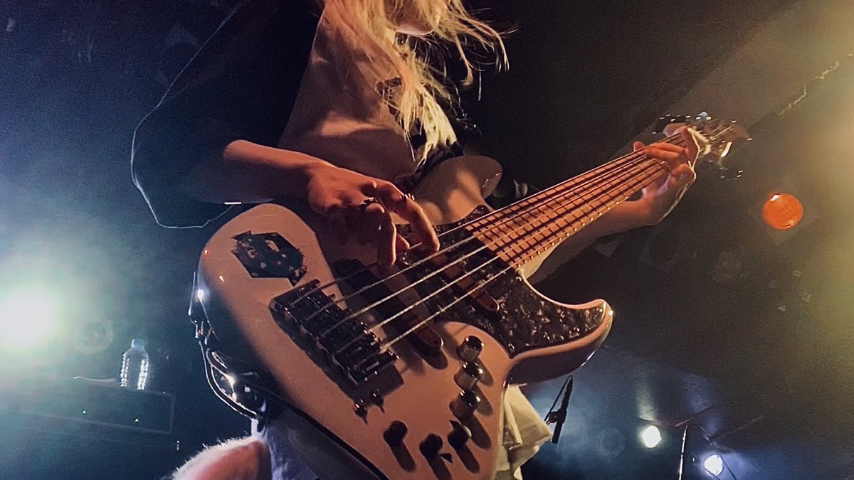 tsutomu_bass's tweet photo. 3月4日
みょんみょんの日です！

ベーシスト
miyou(みょん)
@miyou_basugi 

#miyou
#みょん
#ベース女子
#フリーベーシスト 
#派手髪
#17LIVE
#イチナナ
#sugi
#xotic
#ZOOM
#NEGE
#みょんみょんの日
#みょんさんの人 https://t.co/MnIUxOVbba
