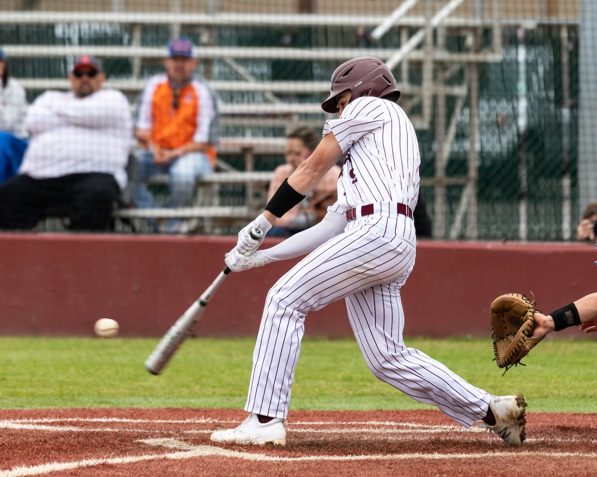 HenryHueyPhoto's tweet photo. Weston Oliver with a 2-RBI single. RRHS Dragon baseball with a win over San Angelo Central during the First Pitch Classic tournament, 2/26/2021. @Rockhardball @DragonNationRR @varsity_news @RRLeaderSports @FanstandATX @ihsfan https://t.co/WGIQLHNj3o