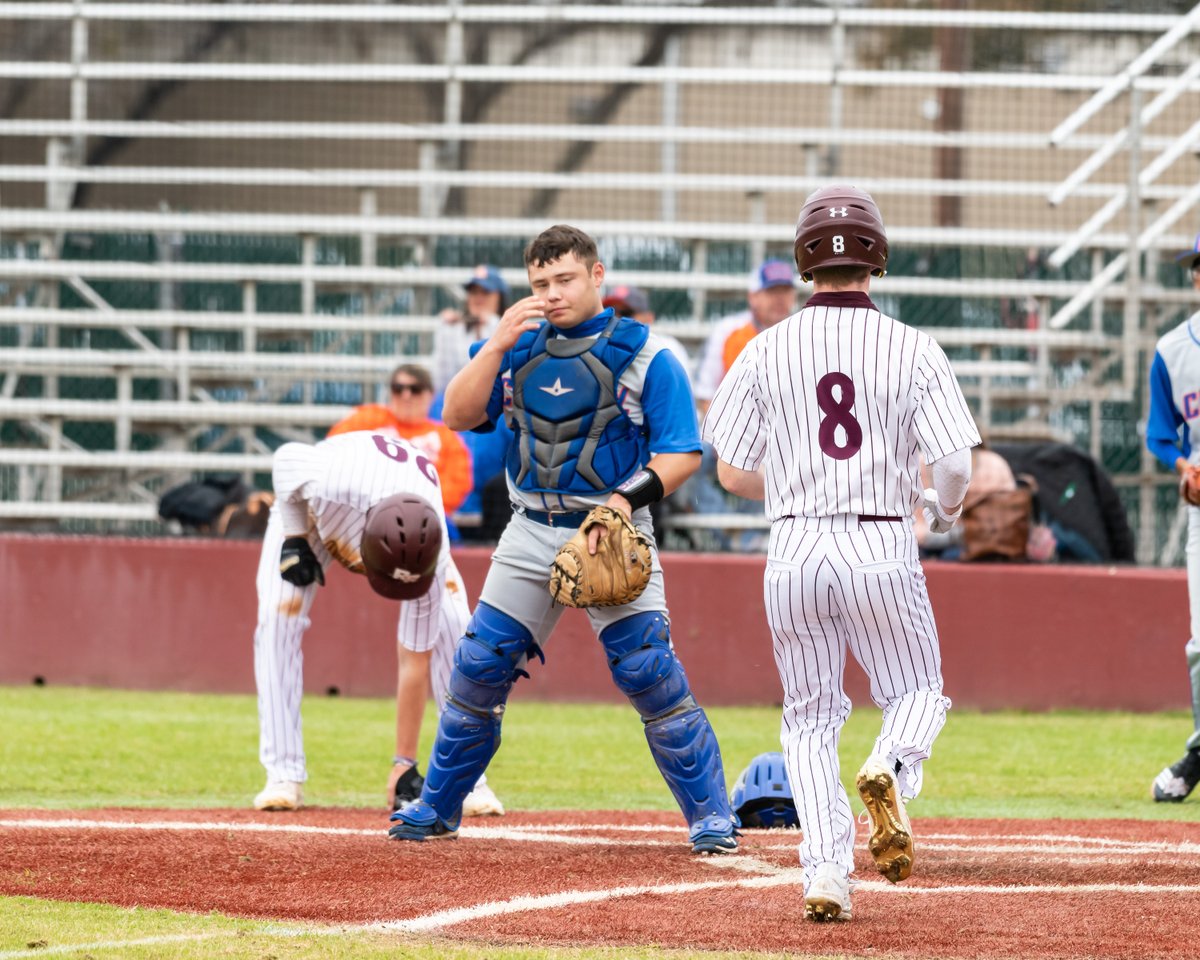 HenryHueyPhoto's tweet photo. Weston Oliver with a 2-RBI single. RRHS Dragon baseball with a win over San Angelo Central during the First Pitch Classic tournament, 2/26/2021. @Rockhardball @DragonNationRR @varsity_news @RRLeaderSports @FanstandATX @ihsfan https://t.co/WGIQLHNj3o