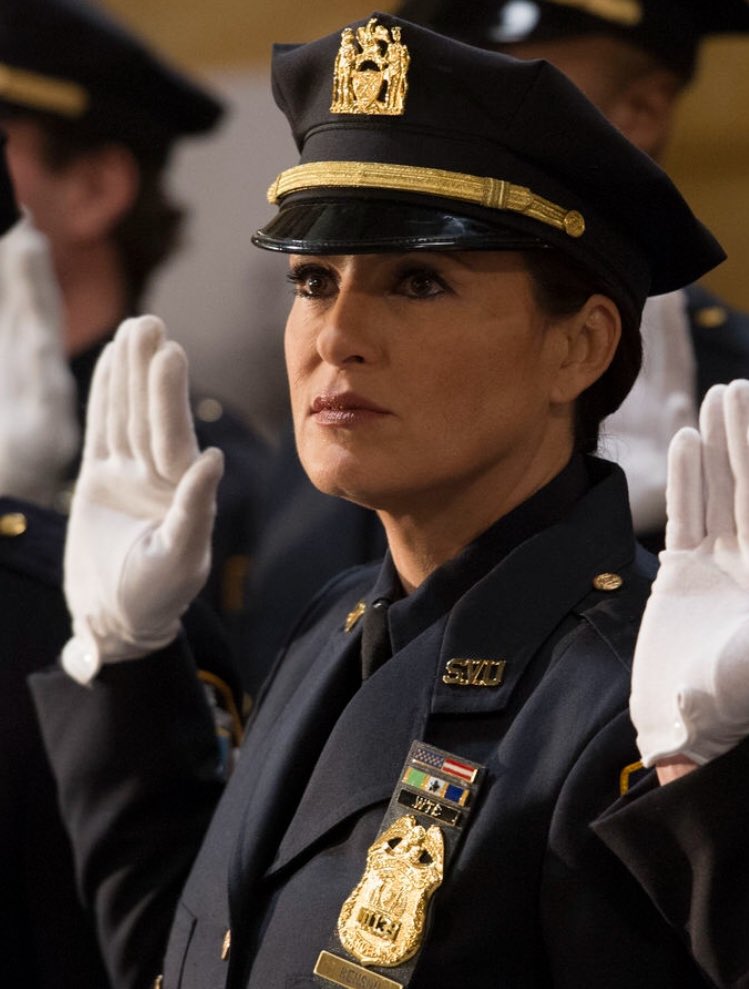 Lyricara's tweet photo. Oh look, it’s the Captain of #Bensler ship.
And like any good Captain, she’s not leaving until the ship is safely docked. 🚢
We’re safe. In good hands. Enjoy the ride. https://t.co/tuokFhy2nK