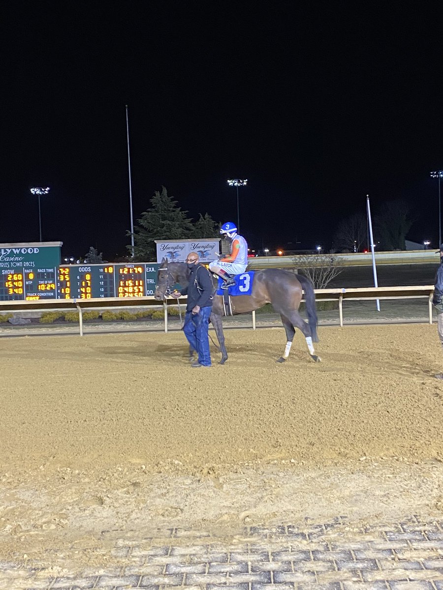 grace_evelyn__'s tweet photo. You Made It charges up the inside rail and wins the 8th tonight @RaceCharlesTown !! congratulations to all involved in this awesome mare🧡💚 @WasabiStables @Cruz_Racing https://t.co/o5a5QC97h7
