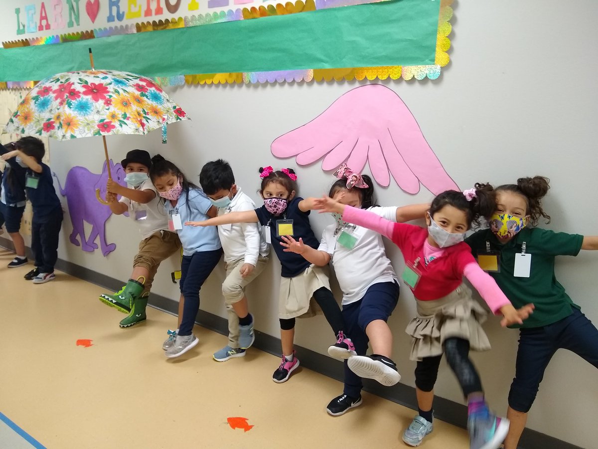 preklobos's tweet photo. Wacky Wednesday, wacky classroom!! Where is Ms. Perales??? #ReadAcrossAmerica #Livelyreads @LivelyEagles https://t.co/v90OAQx30f