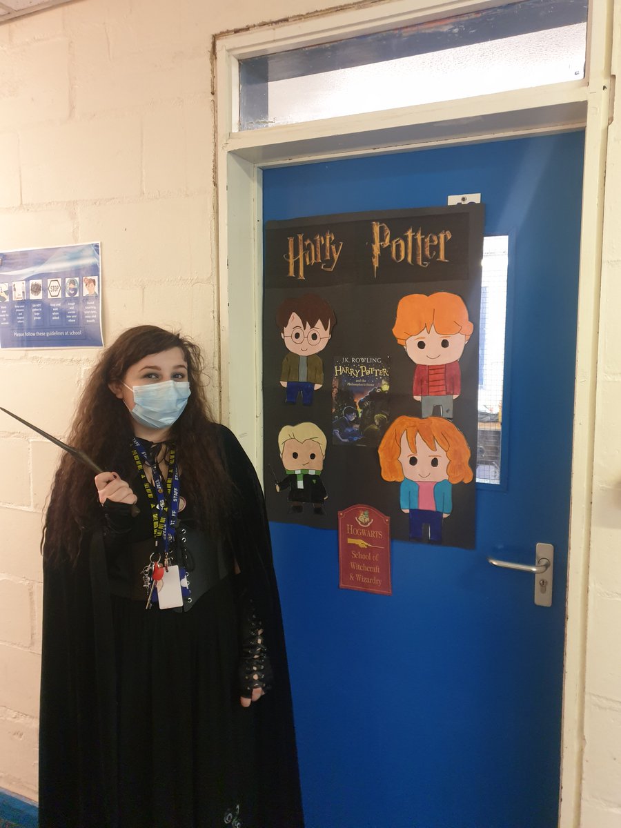 CathaysHigh_LST's tweet image. It's World Book Day in the LST Hub...We are reading Mort, Harry Potter, The Hungers Games &amp;amp; The Lion the Witch &amp;amp; the Wardrobe #WorldBookDay2021