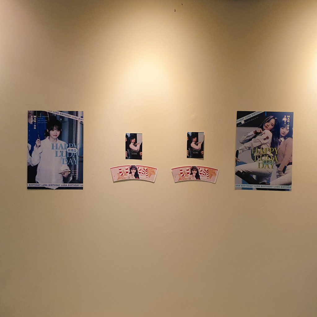 SummerGarden110's tweet image. @RealLUDABar
#HappyLUDADay

2년 만에 방문한 멤버 생카(˘̩̩̩ε˘̩ƪ)
특전 너무 맘에 들어요 전시된 사진들도 잘 감상하구 갑니다:3❤