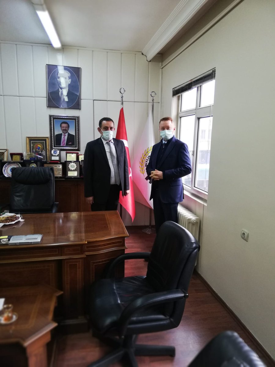 Avustralya Büyük Elçisi Sayın Marc Innes Brown başkanımızı ziyaret ederek, Odamız yönetim kurulu başkanı Sayın Davut TEZCAN ile bölgesel sorunlar üzerine görüşme gerçekleştirildi.