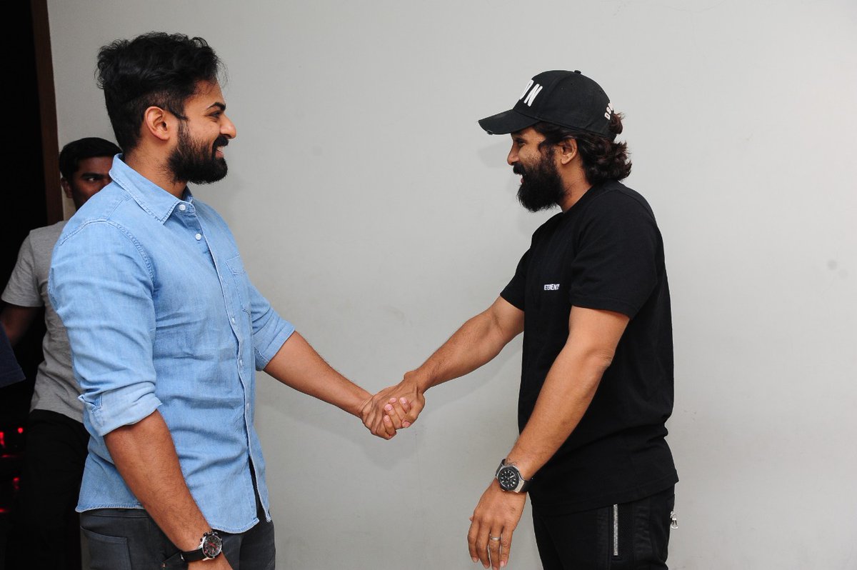 imsarathchandra's tweet photo. .@MythriOfficial has arranged a special screening of #Uppena for Stylish Star @alluarjun yesterday. He congratulated the debutants #PanjaVaisshnavTej, @BuchiBabuSana &amp; the entire team for their amazing work.

@VijaySethuOffl @IamKrithiShetty @aryasukku @ThisIsDSP @NavinNooli https://t.co/NXs4K6GJBS