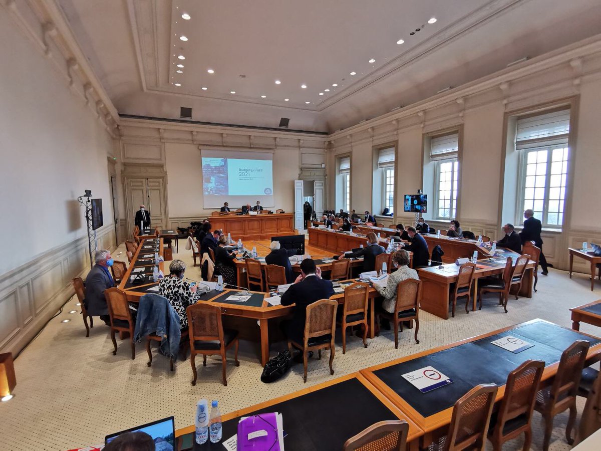 departement64's tweet photo. [Session64] 🗳💻Début de la session sur le budget primitif 2021 du Département des Pyrénées-Atlantiques 
Dispositif spécial avec élus en présentiel et élus en visioconférence #le64 https://t.co/TtAWGBPH0u