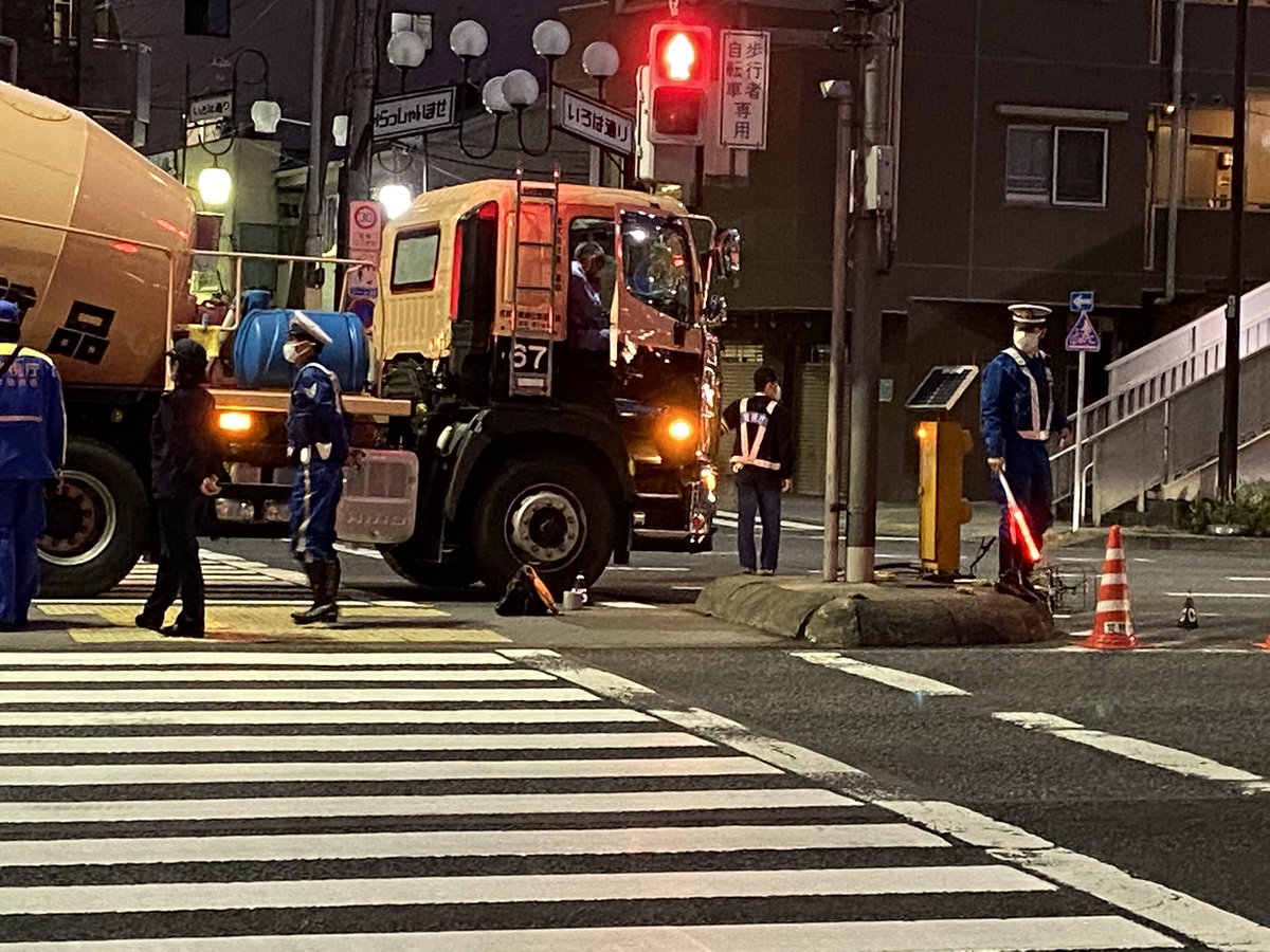 【事故】国道4号 日光街道 足立区千住5丁目交差点付近で事故 千住新橋手前で事故 通行の際は渋滞や交通規制にご注意ください。 まとめダネ! 【事故】国道4号 日光街道 足立区千住5丁目交差点付近で事故 千住新橋手前で事故 通行の際は渋滞や交通規制にご注意ください。 まとめダネ!