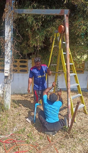 Safety first guys. 

If you need a gantry or a hand chain block, contact us for all your lifting requirements. 

certex.co.uk