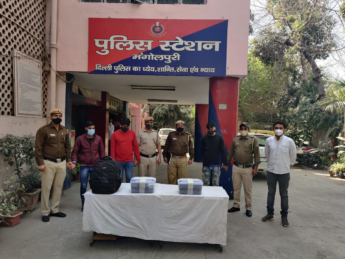 dcpouter's tweet photo. #Teamouter #keepingdelhisafe
3 held for faking robbery by combined effort of PS Mangolpuri and PS Paschim Vihar. 
35 lakh and a scooty recovered . 

@CPDelhi @DelhiPolice @ANI @ians_india @SanjaySingh_IPS @PTI_News https://t.co/z8q7NAp0w2