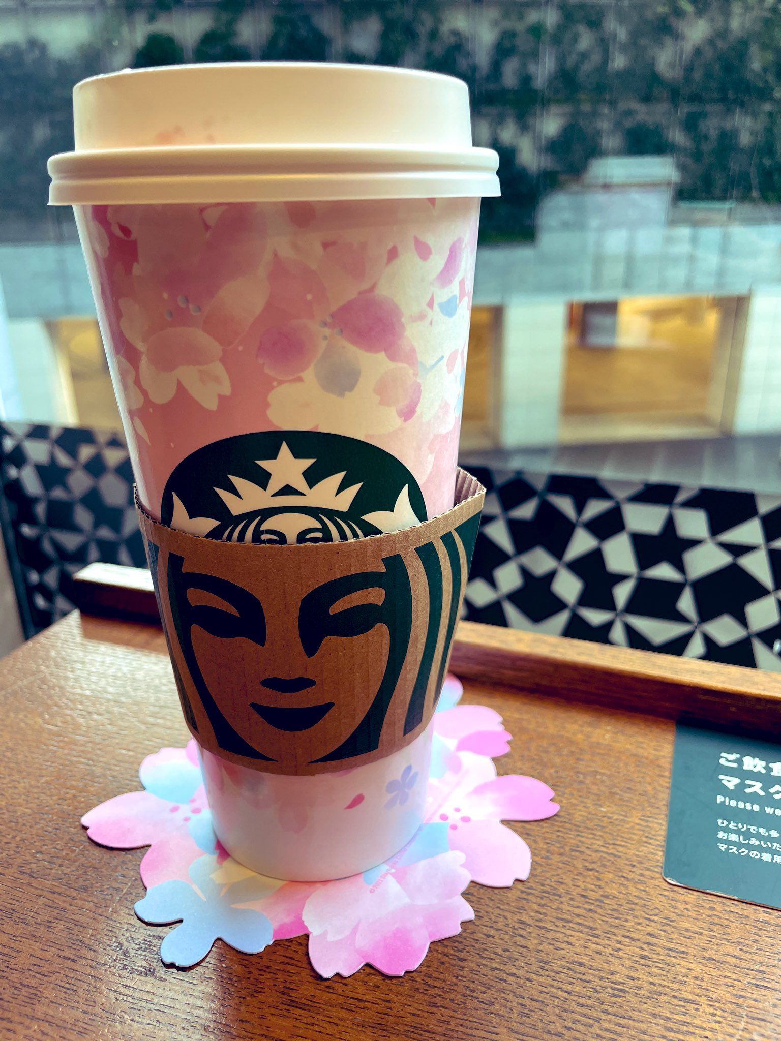 تويتر 阿座上洋平 على تويتر スタバで未だ頼んだことがないサイズ Venti の読み方が分からず 一番大きいのください と日和ったオーダーをした弱い自分を変えたい T Co Ilz6mjhqjq