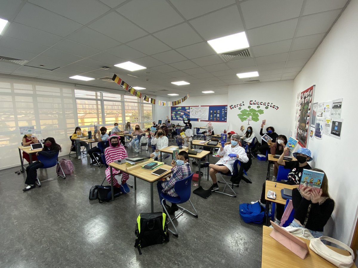 HAPPY WORLD BOOK DAY! 🌍📚 <a href="/DubaiBritishJP/">DBS Jumeirah Park</a> 🍎 @taaleemuae 🍎 #proudlytaaleem #beginsatdbsjp