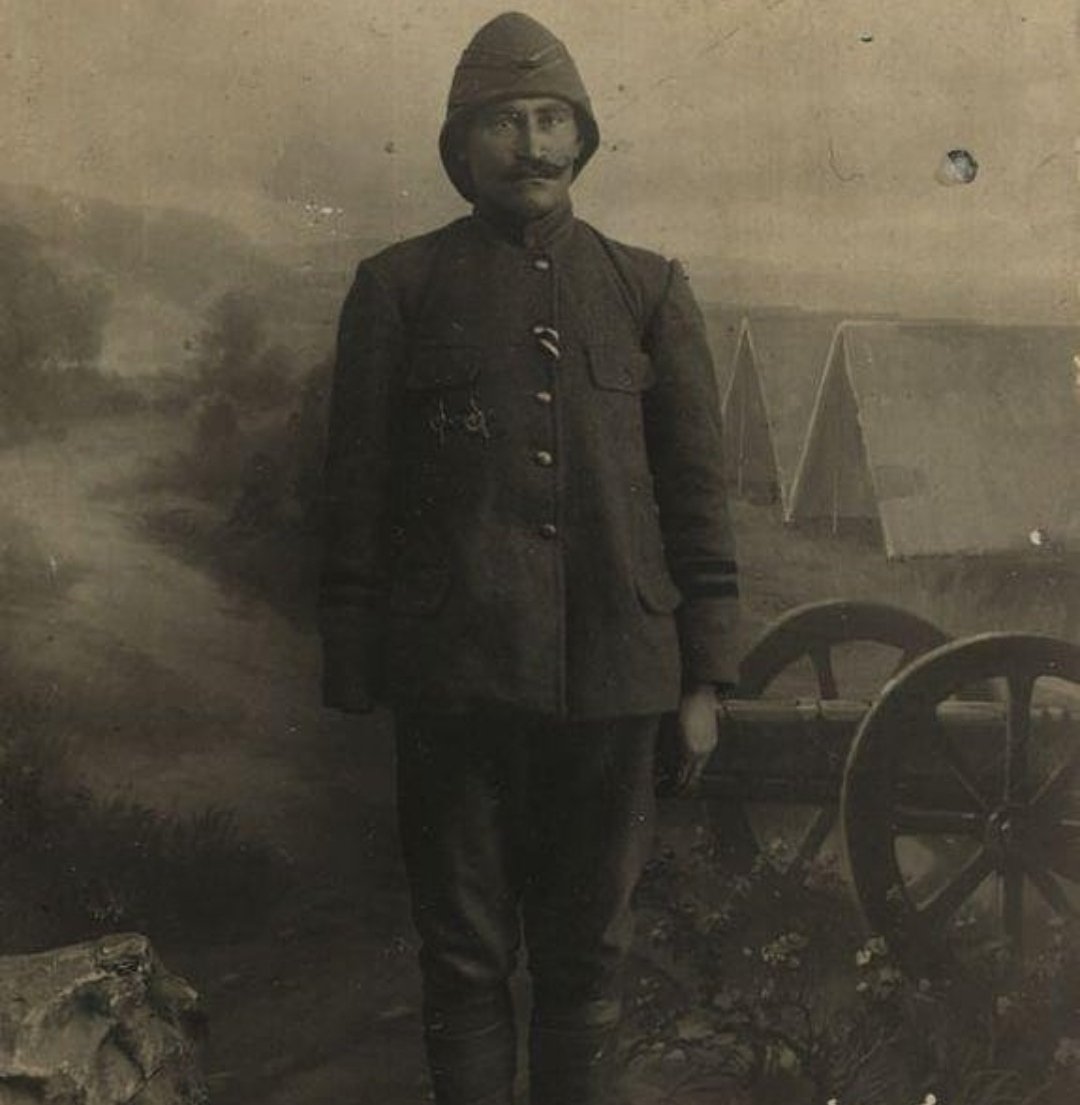 Çanakkale'den Mehmet Çavuş. "Sağ kolumu kaybettim zararı yok, sol kolum var. Onunla da pekâlâ iş görebilirim."