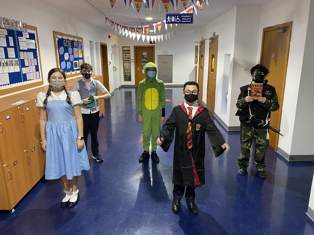 HAPPY WORLD BOOK DAY! 🌍📚 <a href="/DubaiBritishJP/">DBS Jumeirah Park</a> 🍎 @taaleemuae 🍎 #proudlytaaleem #beginsatdbsjp