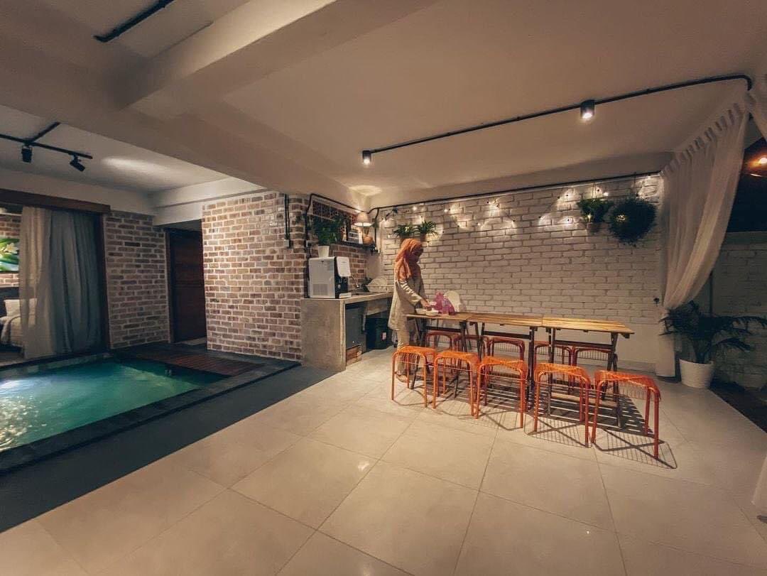 JalanCutiSantai's tweet photo. Dah sampai Melaka nanti tahukan dah nak stay mana. Siap ada pool lagi homestay ni. Nice yee 🏠

📍 Tinyscale Homestay, Duyong, Melaka https://t.co/LnXVyRW7gk