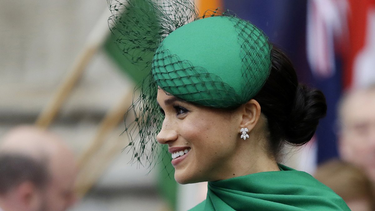 ABC7NY's tweet photo. Palace to investigate after Meghan accused of bullying staff https://t.co/FmMPVsRckL https://t.co/cnaaJWWjm1