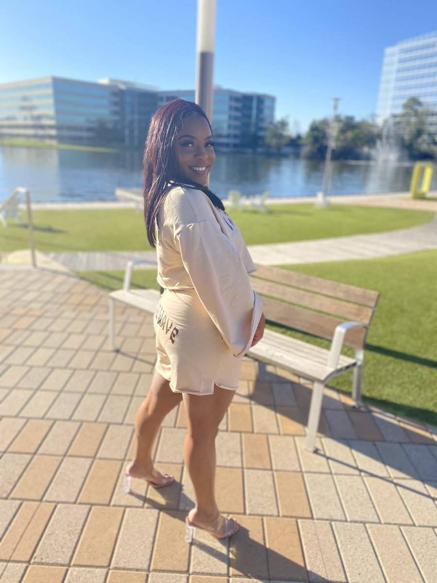jabriaaaaaa's tweet photo. TrendSetter 🌹 Big Steppa 🧚🏾 #houstonblogger #trendy #BlackOwned #th3rdwave #heelsaddict #stevemadden #beenit #iknowyoumissit #bigstepper #fashion #happyspending https://t.co/cp9uml2LlC