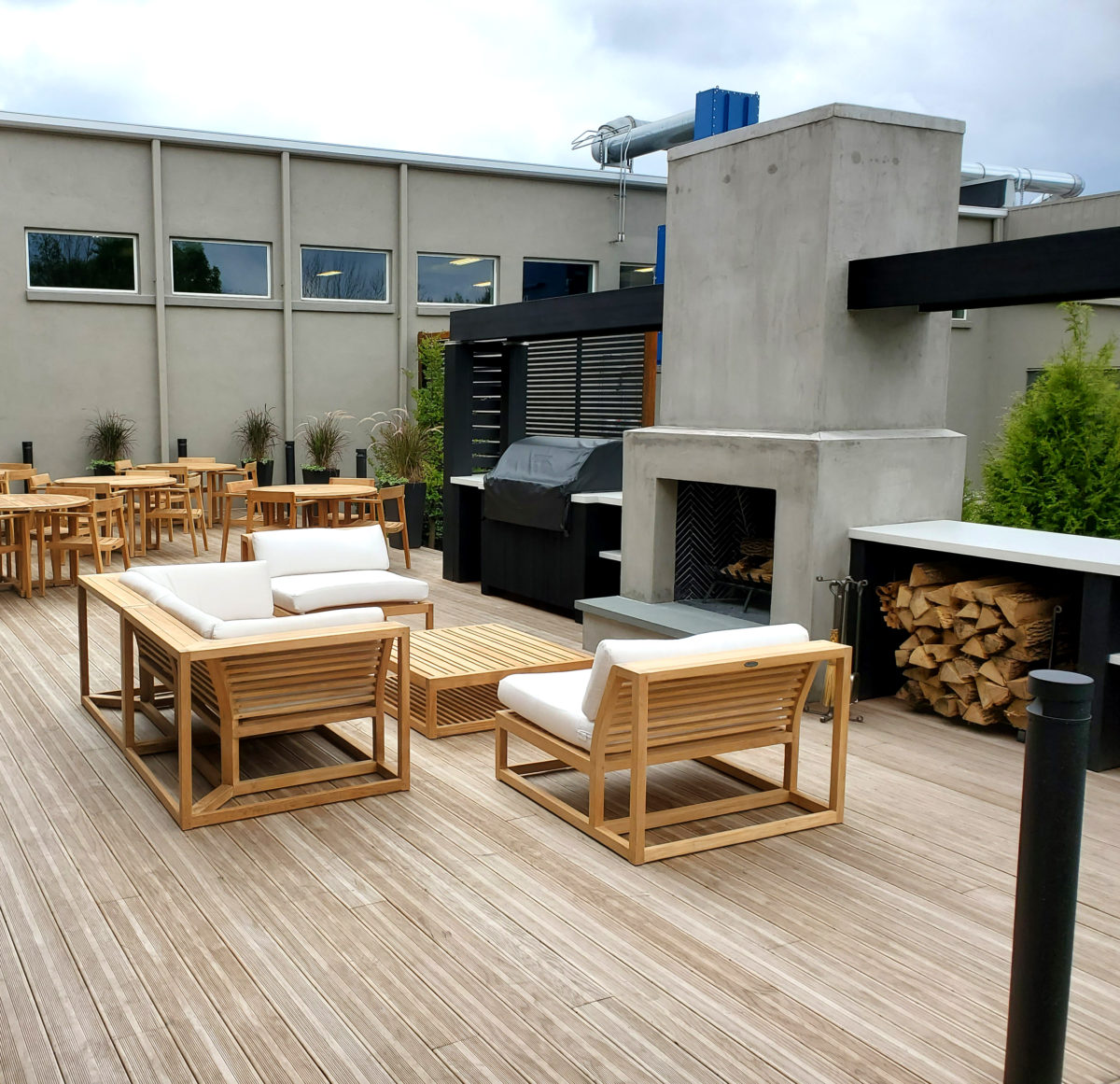 abodowood's tweet photo. Craftsmen and women love timbers that are stable – so they can create #tightjoints. Abodo partners reSAWN TIMBER co have created a great space for their team at their facility in Telford, Pennsylvania with Vulcan Decking. 

More about Vulcan Decking here > https://t.co/C5Bu5PjKHd https://t.co/DcdFBpwVwM