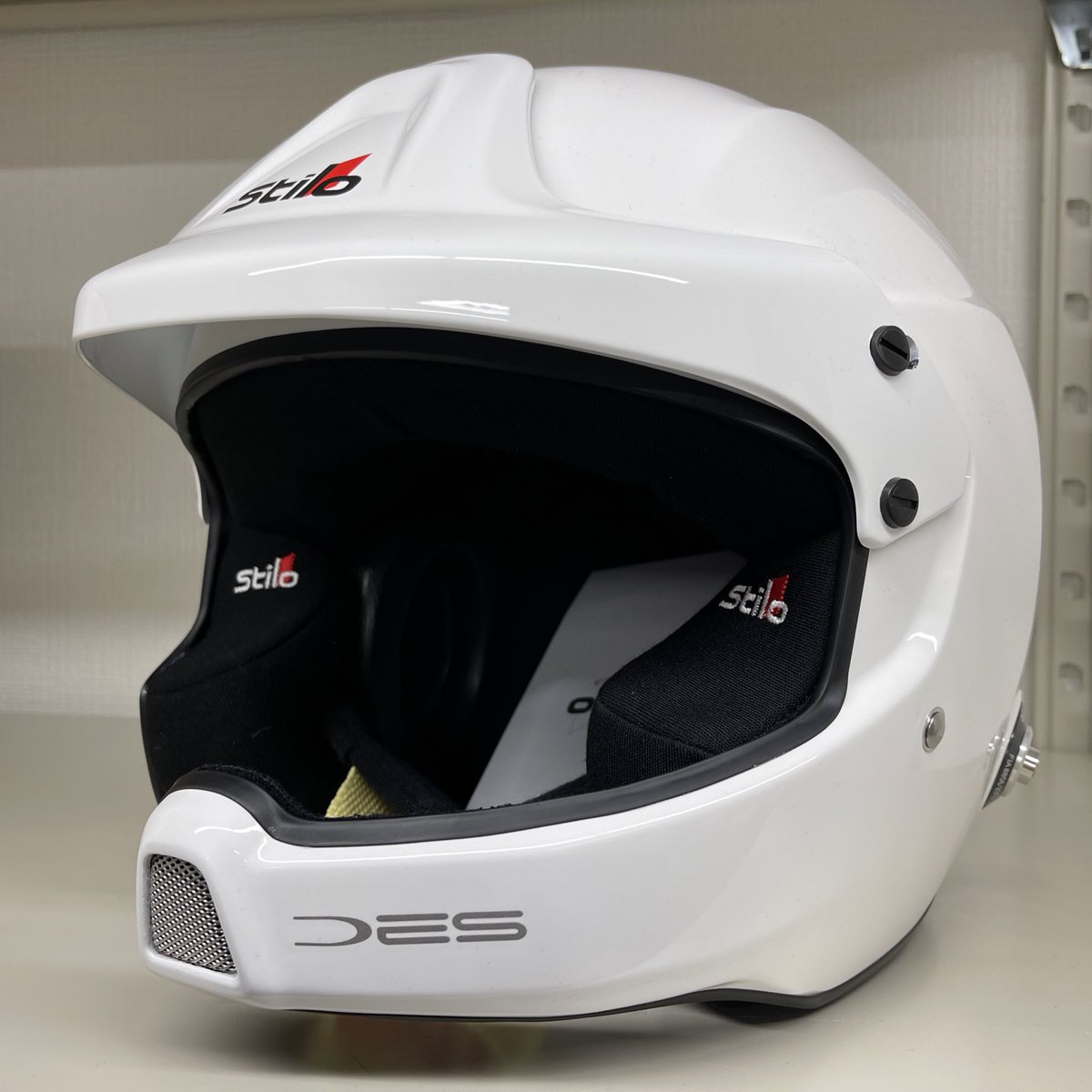 WPMS_official's tweet photo. Stilo WRC DESを試着してきました。
XXL(63)でも問題なさそうだけど、特注3XL(64)にしておきました。
……いや日本人の場合、顔の超小さい女子モデルでようやくSで、通常の女子サイズはMなので、自分みたいなデカい男子のXXLは標準なんだってば。
てゆーかXS被るヨーロッパ女子はどんだけなの。 https://t.co/KbZmpzZWdc