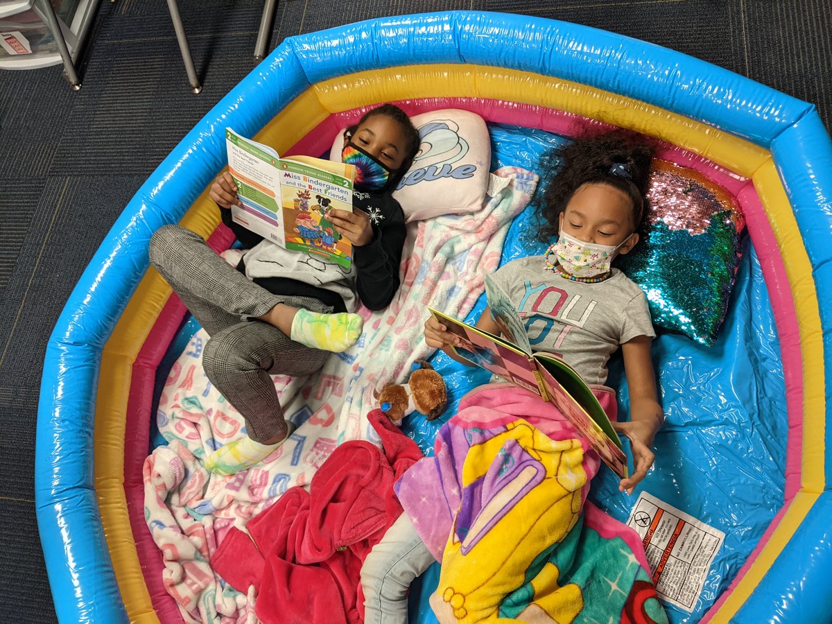 school_westview's tweet photo. Mrs. Johnston's 1st grade class loved cozying up to read with blankets, pillows, stuffed animals, and flexible seating for our class "Read-A-Thon" for Read Across America Day! Shout out to all of these kids &amp; an extra loud shout out to these top 4 readers of the day! #sharepcs https://t.co/LtbnhHVqOW