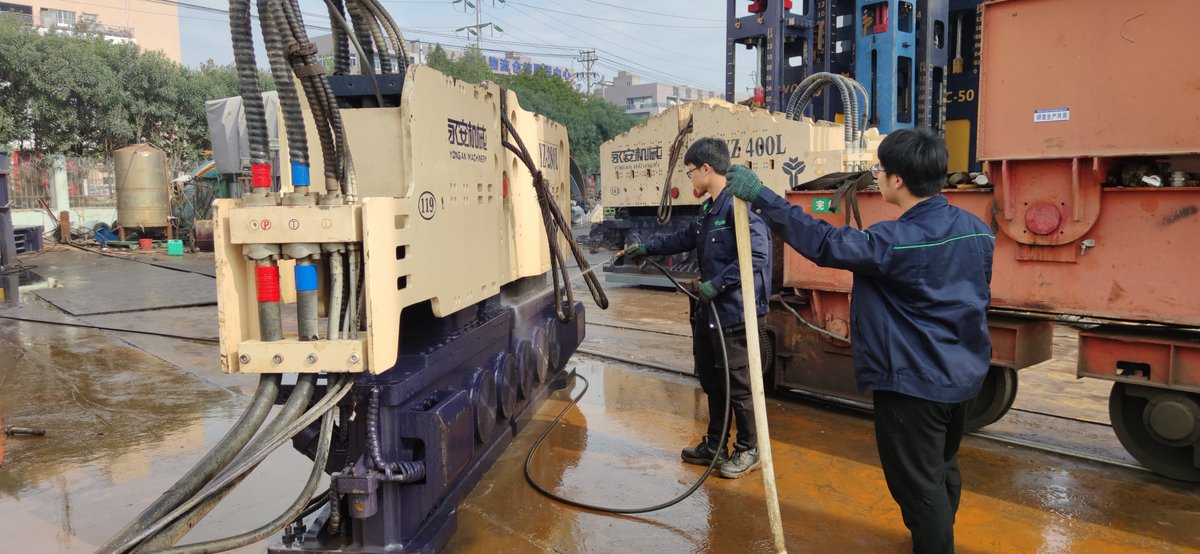 ZhejiangYongan's tweet image. Before After-sale Maintenance, we clean the YZ-280L low-room hydraulic vibro hammer what go back from Taiwan.
This YZ-280L is our new designed low-room hydraulic vibro hammer what have perfect piling and extracting pile performance.
#HydraulicVibroHammer #PilingHammer