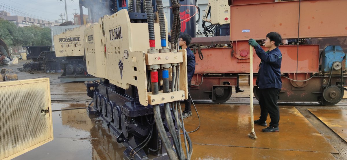 ZhejiangYongan's tweet image. Before After-sale Maintenance, we clean the YZ-280L low-room hydraulic vibro hammer what go back from Taiwan.
This YZ-280L is our new designed low-room hydraulic vibro hammer what have perfect piling and extracting pile performance.
#HydraulicVibroHammer #PilingHammer