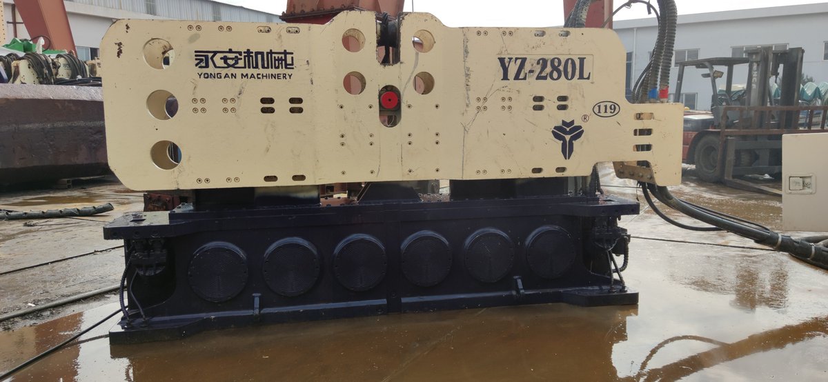 ZhejiangYongan's tweet image. Before After-sale Maintenance, we clean the YZ-280L low-room hydraulic vibro hammer what go back from Taiwan.
This YZ-280L is our new designed low-room hydraulic vibro hammer what have perfect piling and extracting pile performance.
#HydraulicVibroHammer #PilingHammer