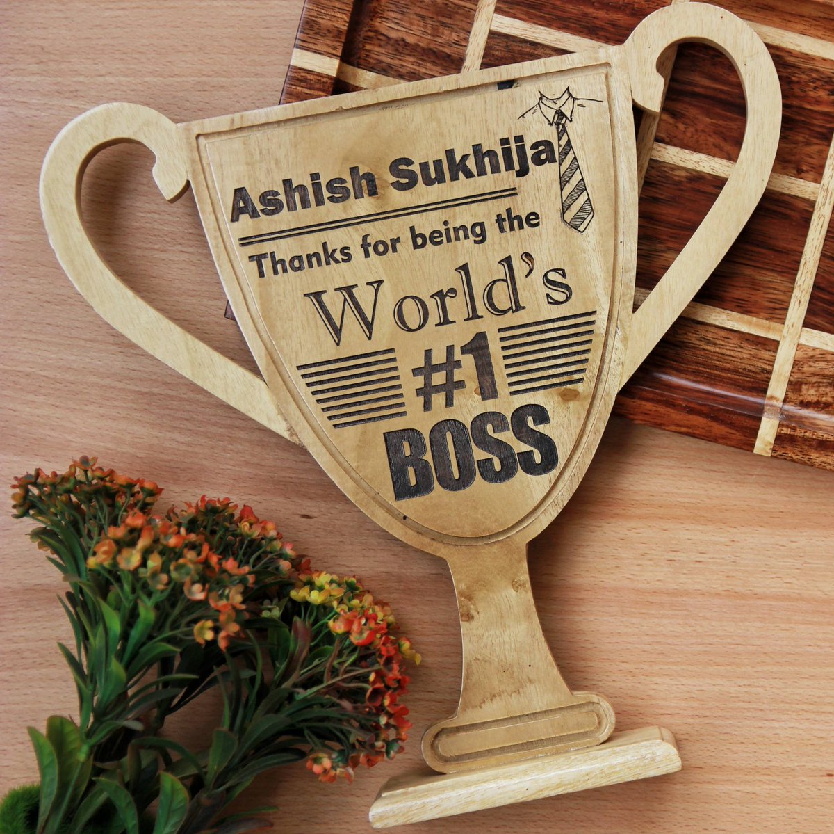 An engraved wooden trophy for the best boss ever!
.
.
.
#woodgeek #woodgeekstore #giftforboss #bestbossever #trophy #trophycup #woodentrophy #officegifts #corporategifts #corporategift #businessgifts #woodengifts #personalised #engraved