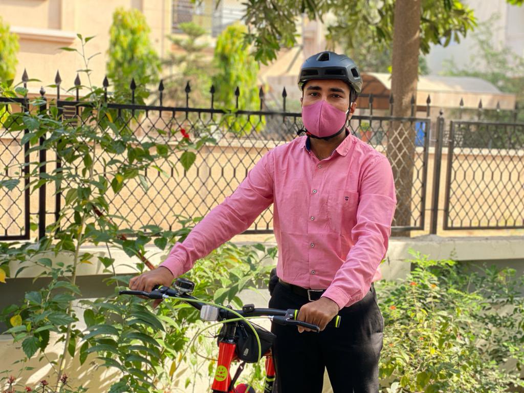 DrDilipSodha's tweet photo. #CarFreeDay once a week.
એક દિવસ 🚴‍♂️ માટે

Ride a train, bus, #cycling , carpool, vanpool, subway, or #walking , work from home #WFH , telework also counts.

@BYCS_org goal: #50by30 
Let's make a difference together.

#Cycles2Work #Cycles4Change https://t.co/FkXSbGXGYD