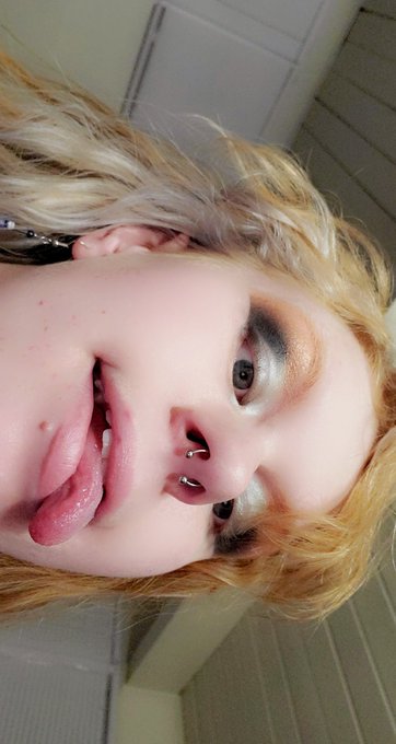 Hi, Can we touch tongues? https://t.co/3hclWzzp78<a href="/tag/newprofilepic"class="tags"><span>#newprofilepic</span></a>