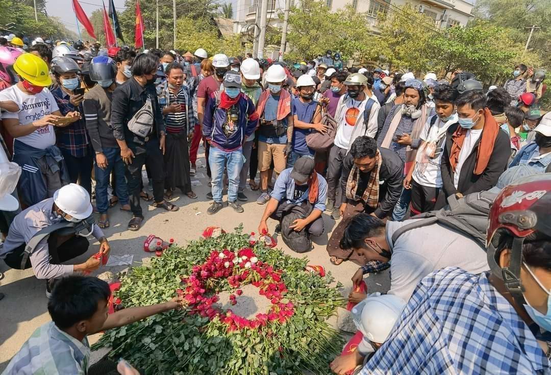 Byun_Sori6104's tweet photo. Praying ceremony for the Heroes who sacrificed their precious lives for the country in Monywa today!!!

MILITARY MASSACRE

#WhatsHappeningInMyanmar
#Mar4Coup https://t.co/tzthaNAwnE
