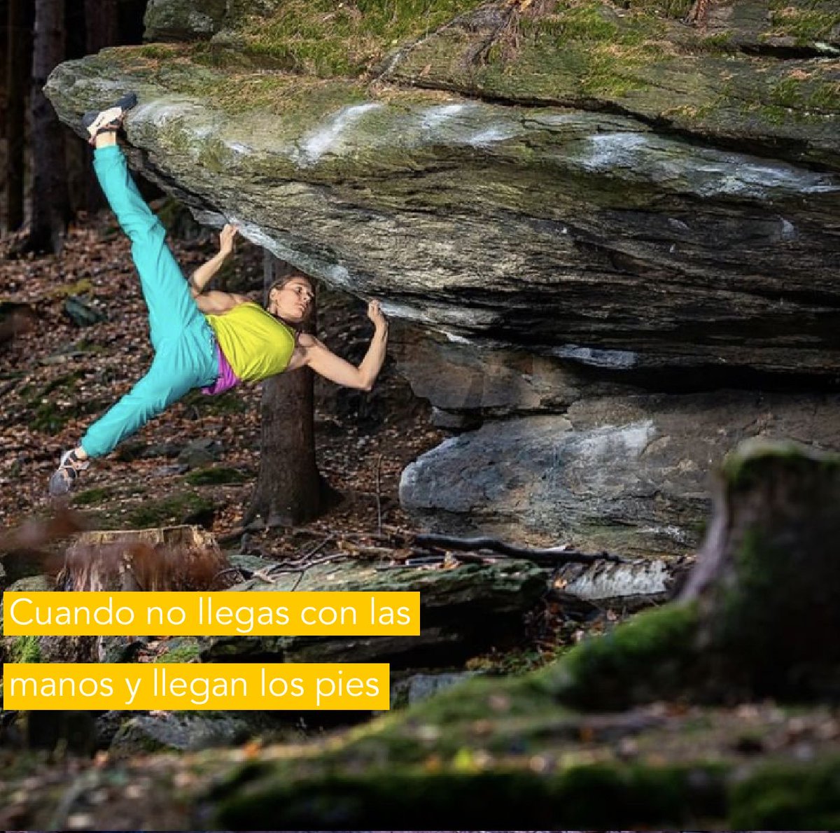 Esos pasos en los que no llegas con las manos y tienes que echar los pies 😎🤷🏻‍♂️🚀
#escalada #boulder #climbingzone