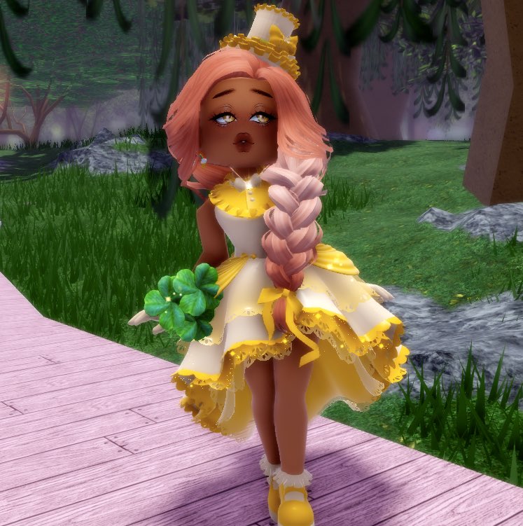 rh_ameliaa's tweet photo. I’m so excited @IvanDraws_rblx ‘s new eyes and mouths are out for custom faces cause they’re gorgeousss😍

#royalehigh https://t.co/oQlAvOweZB