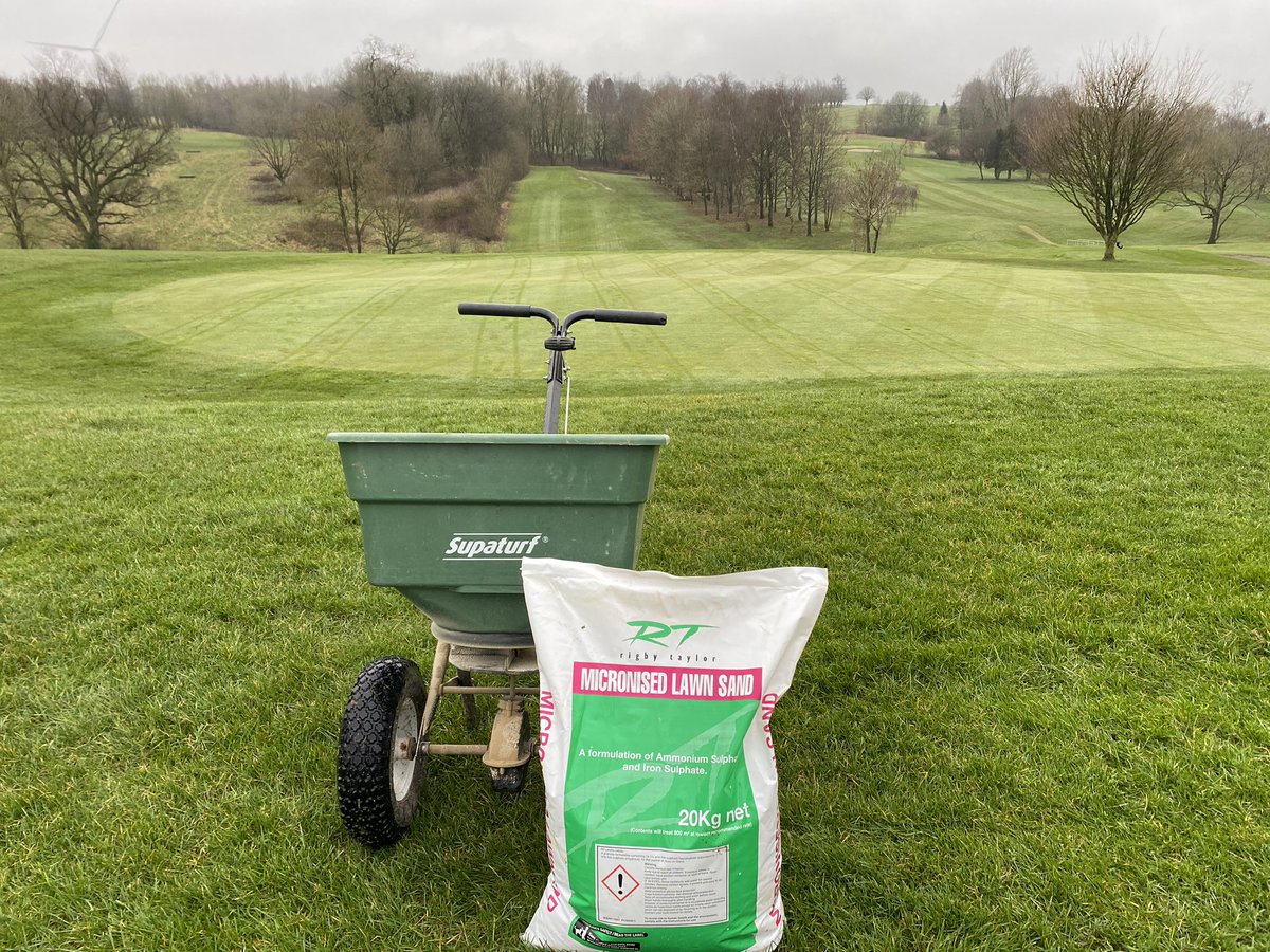 jburberry27's tweet photo. Nice morning for a walk and get some much needed lawn sand down! @rigbytaylor #mossattack https://t.co/d2EypqzBfu
