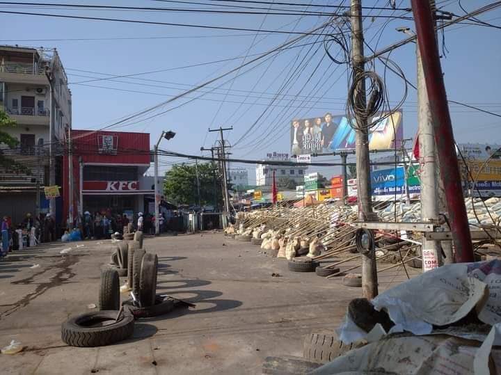 People’s fortresses are evolving day by day. I am now hearing security forces in Yangon are still unable to remove those huge PVC pipes and unable to reach to thousands protestors onward. 
#whatshappeninginMyanmar
