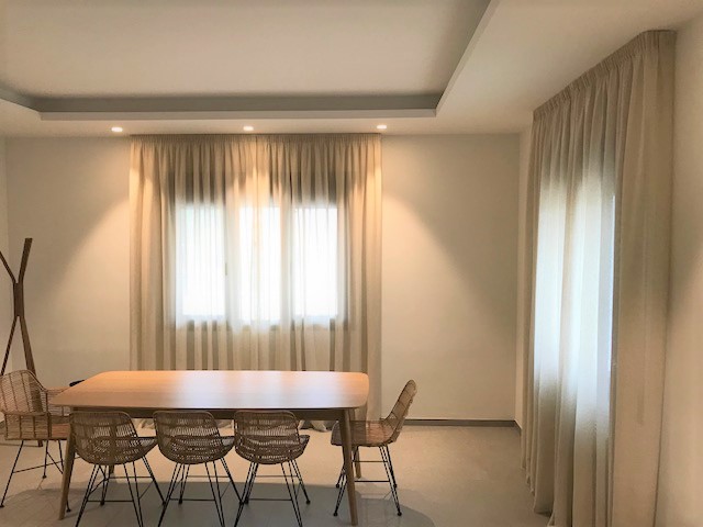CortinajesElche's tweet photo. Salón vestido con cortinas con tejido 20% lino y 80% poliéster de la firma alicantina @DestinyDecor 

Cortinajes Elche
Decorando tu hogar desde 1980
https://t.co/lBsnlIJaaD
#Elche
#Alicante https://t.co/Jr3Z4v5VZI