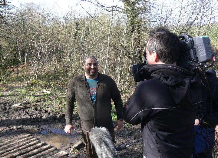 ClyneFarmCentre's tweet photo. #ThrowbackThursday to 2013 when @wynneevans from @gocompare_com took on the immensely muddy Challenge Valley at Clyne Farm. I hope he was still singing at the end!
#ClyneFarmCentre #Location
#ChallengeValley #MuddyAssultCourse https://t.co/P1y2SPWDK7