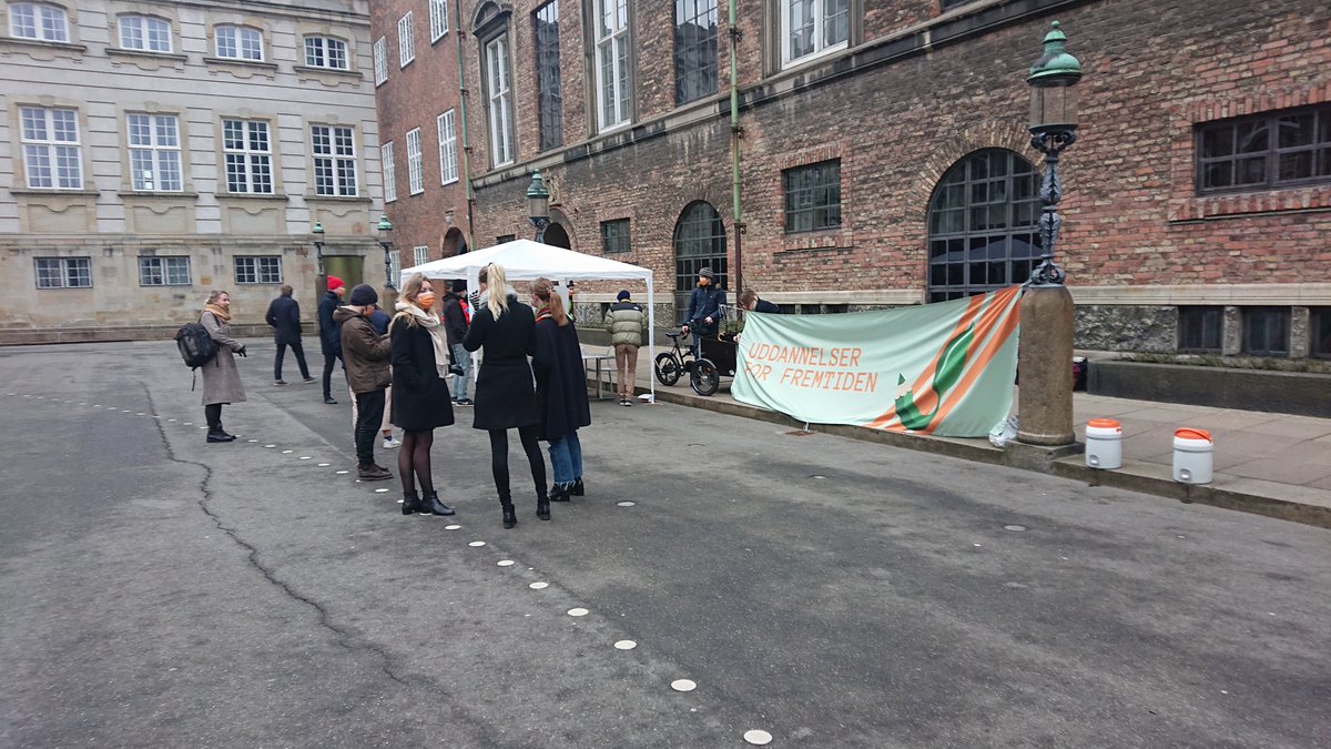 Så er vi klar til at tage imod ordførere og ministre til en snak om #grønneudd! 

Vi har opbakning fra lærere, forskere, undervisere og rektorer, så der er god grund til at tage dagsordenen alvorligt. Vi håber at se jer!

#dkpol #uddpol