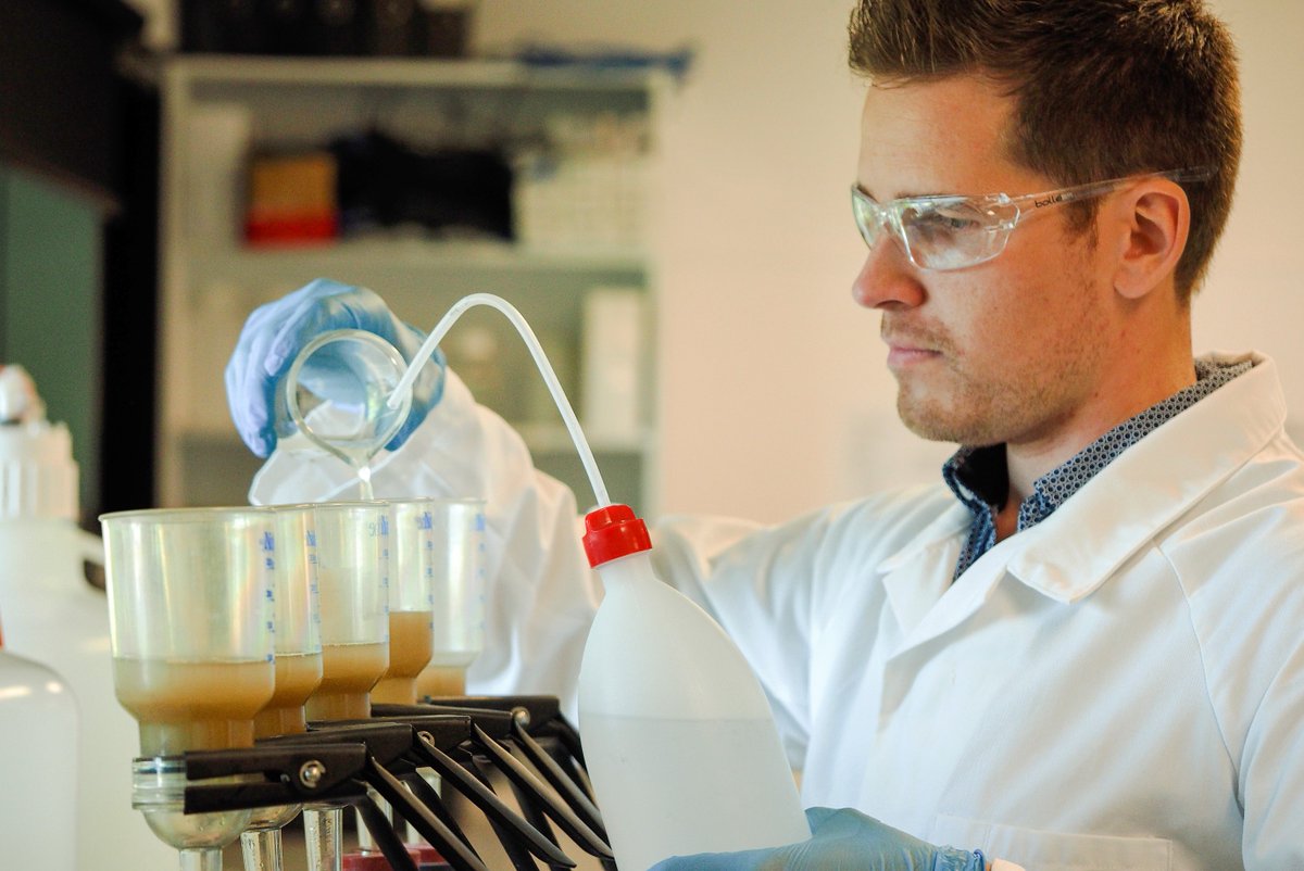 #PhDstudent Christopher Brunner's recent study took a look at the combined impacts of #sedimentation and #climatechange on the early life of #corals.

👉 Read the story here ow.ly/MrGi50DPHYt <a href="/SeaSim_AIMS/">SeaSim</a>  @Coral_Brunner <a href="/AIMSatJCU/">AIMS@JCU</a>