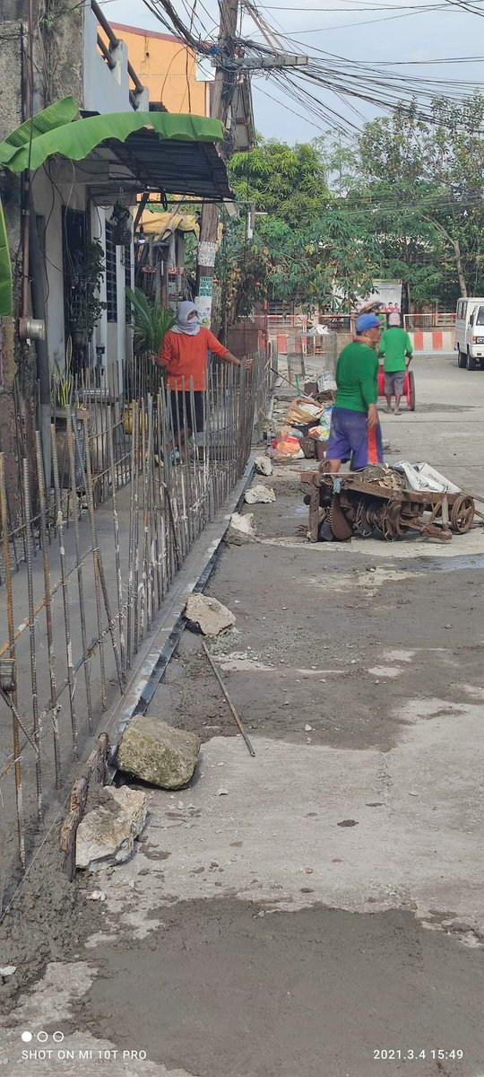 leonardjhalen's tweet photo. @rex_gatchalian  mayor thanks po sa road project rehabilatation sa Guyabano st. antonio sudb. dalandanan kaso tama po ba ung pag gawa ng kanal  malalim pa naman po kaso pinatungan na lang po tama po b na ganito gagawin dito? salamat po https://t.co/NHXKYa0nRC