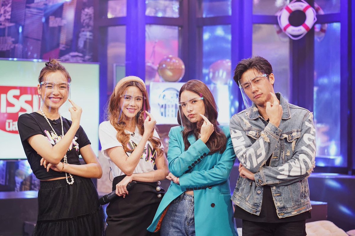 ขอบคุณรายการ NANANA ที่ให้หญิงลินทร์ ได้ร่วมสนุกกับ Playlist ประจำวันนี้ด้วยนะคะ

ติดตามชม “หญิง ลินทร์พิตา” ได้
วันที่ 11 มีนาคมนี้ น้าาา~ 💚

#NANANA
#Linpita
Cr. <a href="/neonmusicth/">Neon Music Thailand</a>