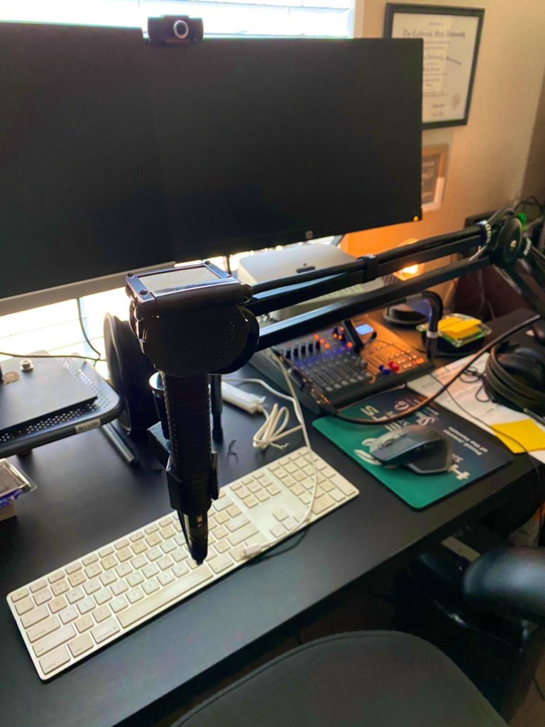 MaestroArroyo's tweet image. Audio is king.

Ask me on🎙folks!

Wait until you see the little nugget I’m adding in my classroom 👀 it’s going to work for Zoom, a two person interview, remote (raw) podcast of sorts on the iPhone.

I also can contribute to @WeRTottenhamTV shows remotely #COYS 

#DeskMess