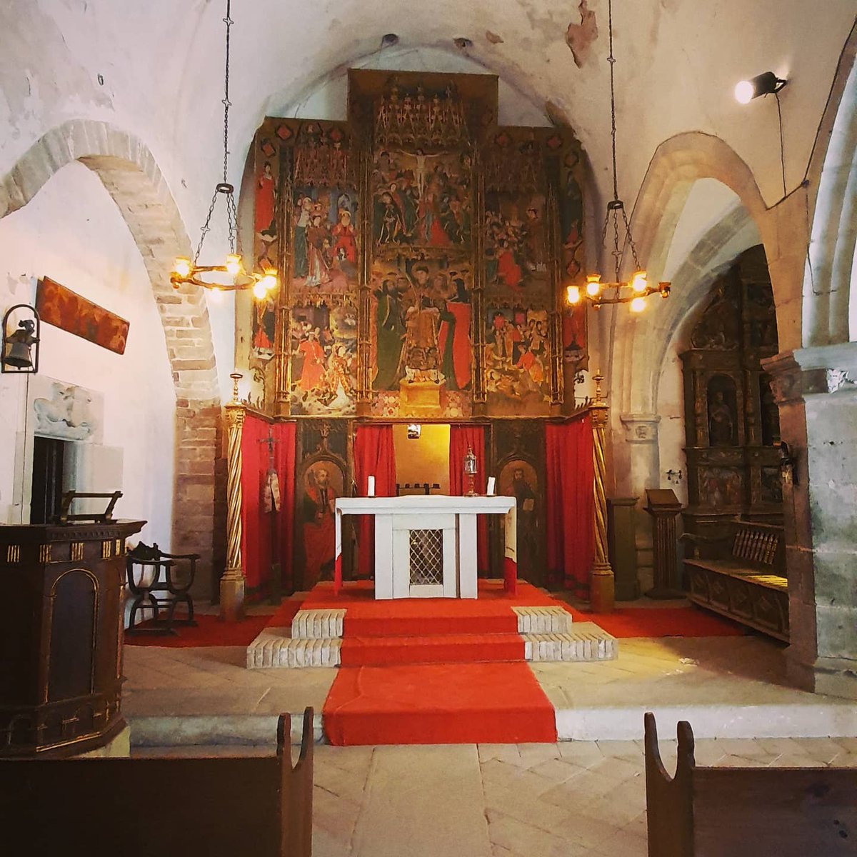 ajlagarriga's tweet photo. Diumenge 7 de març, vine a conèixer l'església de la Doma de #laGarriga amb una visita teatralitzada. A través de diferents personatges que hi van viure o treballar podràs viatjar en el temps i descobrir què expliquen les pedres. Reserves a info@visitalagarriga.cat o al 610477823 https://t.co/crKUVrm1ph