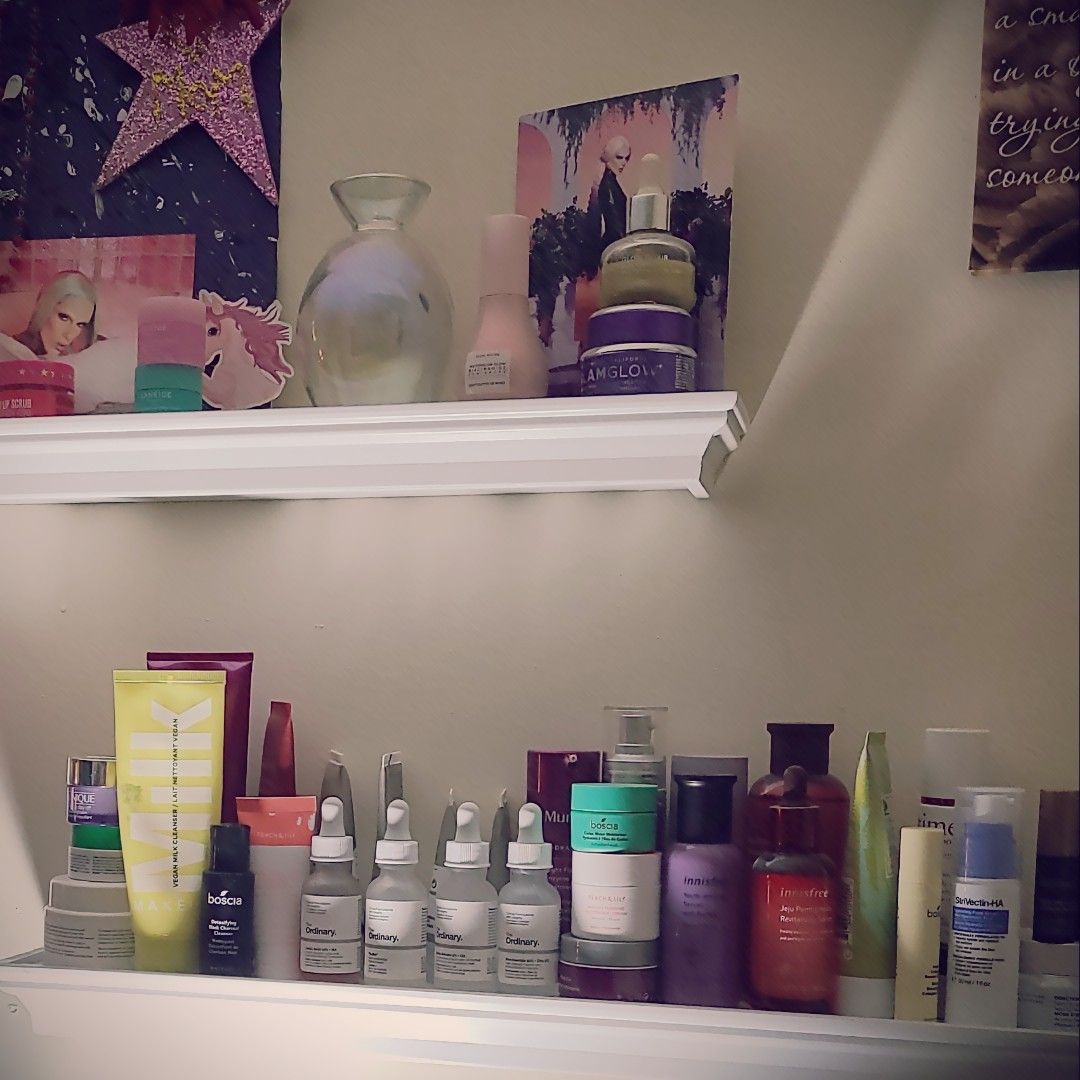 CeeCeeMonrow's tweet photo. #shelfie #myvanity  #Shelfie https://t.co/KBq0gmkguK https://t.co/4dz9tVPYYH